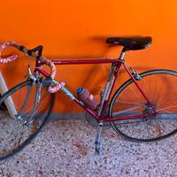 Bicicletta da corsa vintage gentili