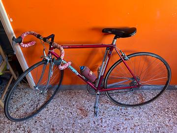 Bicicletta da corsa vintage gentili