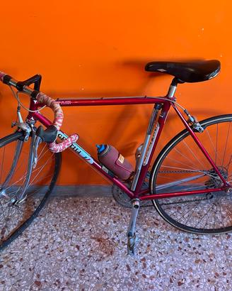 Bicicletta da corsa vintage gentili