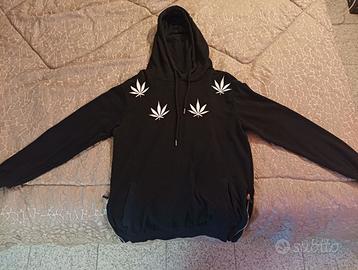 Felpa nera con cappuccio decorazione foglie di can