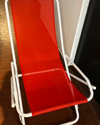 Sdraio pieghevole rossa per giardino