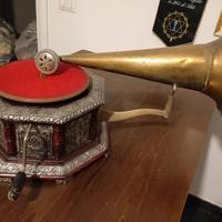 grammofono legno e argento