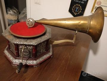 grammofono legno e argento