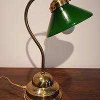 Lampada in bronzo e vetro opalino verde