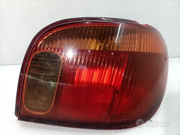 STOP FANALE POSTERIORE DESTRO TOYOTA Yaris Serie 8
