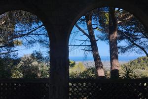 Villa vista mare con giardino e campo da tennis