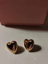 Orecchini a forma di cuore dorati 