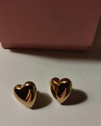 Orecchini a forma di cuore dorati 