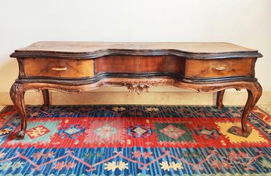 Mobile basso chippendale con due cassetti