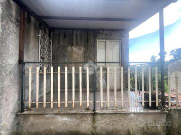 CASA SEMINDIPENDENTE A FEROLETO ANTICO