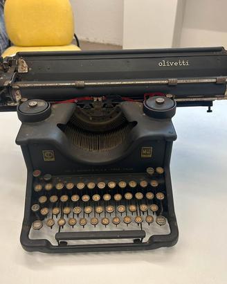 Macchina da scrivere Olivetti M40