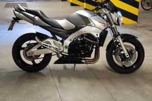 Suzuki gsr 600