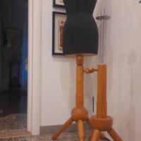 Manichino vintage base in legno