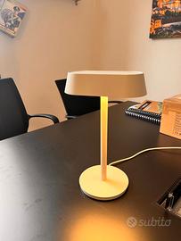 n 5. Lampada da tavolo Muuto