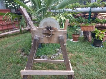 Mola da Acqua Manuale - Antica per Antiquariato