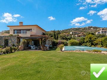 Villa Esclusiva e Prestigiosa Con Giardino Piscina