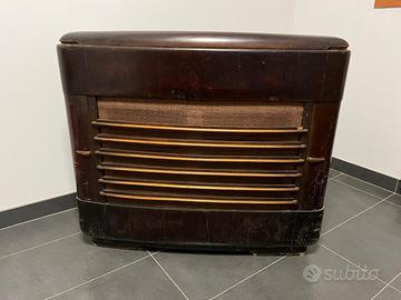 Giradischi con radio Magnadyne