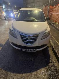 Lancia Y cambio automatico