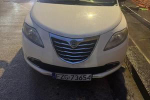 Lancia Y cambio automatico