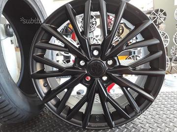 Cerchi in lega 18 toyota C-HR con gomme termiche