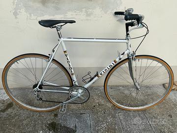 Bici da corsa vintage vicini