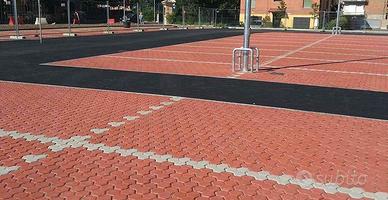 Pavimenti con montaggio autobloccanti piazzali