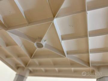 Tavolo in plastica bianco, quadrato