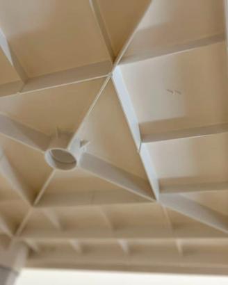 Tavolo in plastica bianco, quadrato