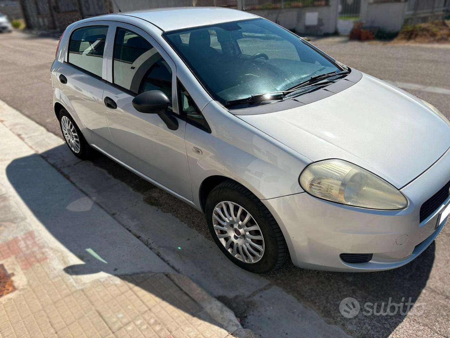 Fiat Grande Punto 2010 photo 2