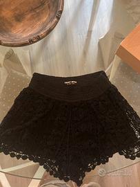 Pantaloncino all’uncinetto con fodera