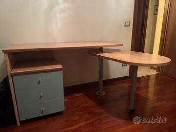Scrivania in legno