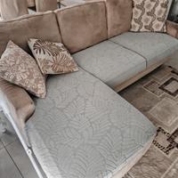 Divano tre posti con penisola  Poltrone Sofà 