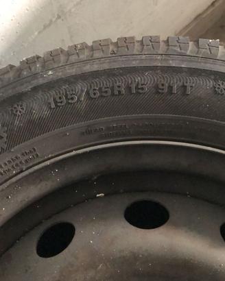 4Gomme invernali 195 65 15  91T e cerchi in ferro