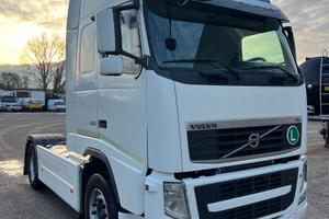 Trattore stradale volvo