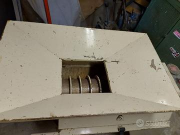 Torchio continuo per uva