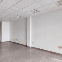 Locale commerciale/ufficio nella via Carlo Felice