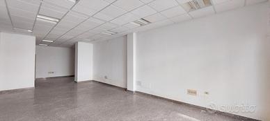 Locale commerciale/ufficio nella via Carlo Felice