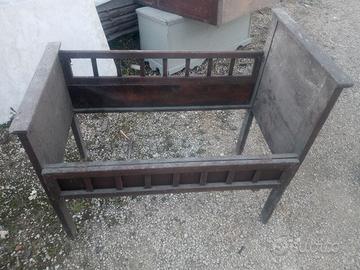 vecchio lettino per bambini