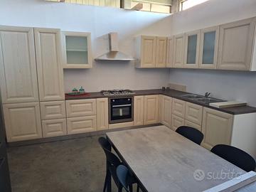 Cucina di fine serie in legno