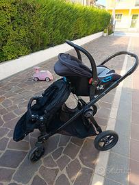 Passeggino gemellare con due ovetti