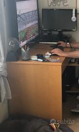 Scrivania in legno