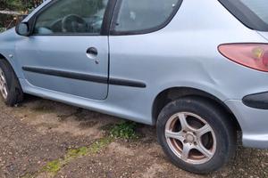 Peugeot 206 1.1 benzina.3 porte,anno 2004