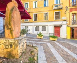Locale bilivelli nel Quartiere Marina