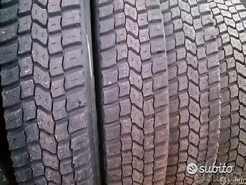 4 gomme usate per autocarro 275 70 22.5 KUMO
