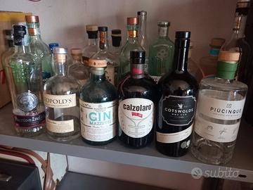 Bottiglie vuote di gin
