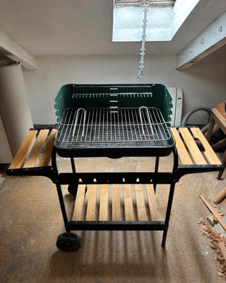 Barbecue a carbonella con carrello e accessori