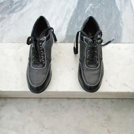 scarpe nere con zeppa 