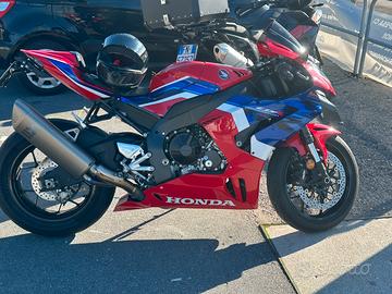 Honda cbr 1000 rr r