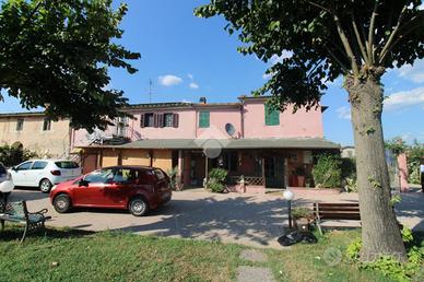 PORZIONE DI BIFAMILIARE A PISTOIA