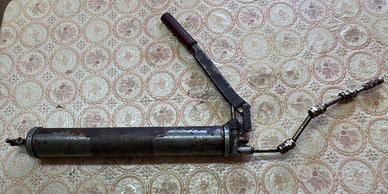 Pompa per ingrassaggio